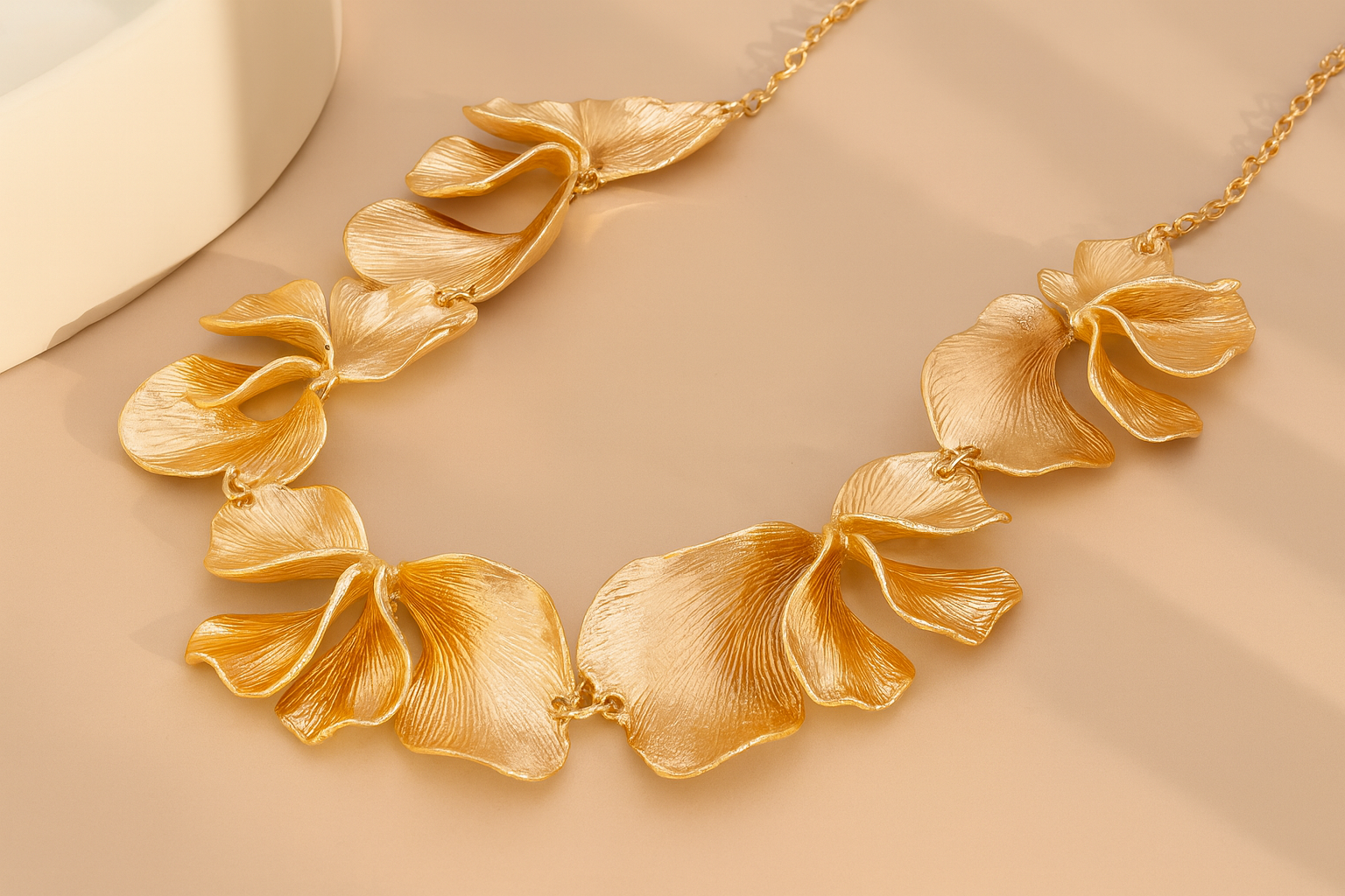 Ginkgo Bloom | Collana Girocollo e Orecchini con Foglie di Ginkgo