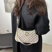 New Moon | Borsa ascellare a tracolla