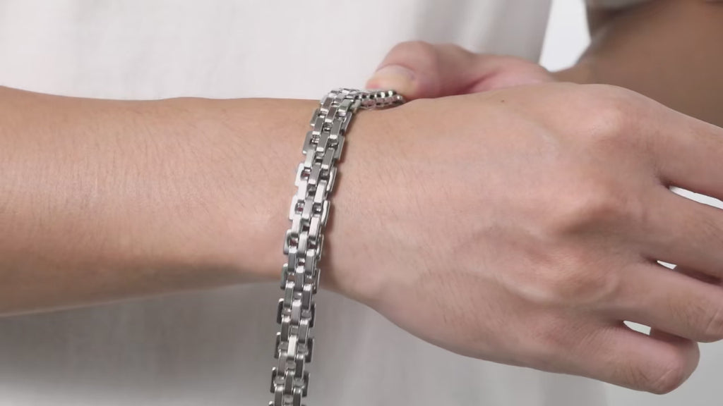 Cortézza | Braccialetto in Acciaio Inossidabile – Gioiello Versatile, Robusto e Lucente 2025
